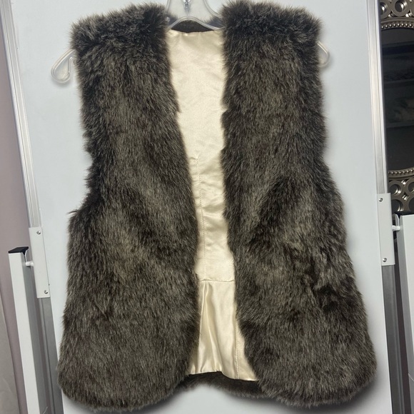 Faux Fur Vest - Picture 6 of 7